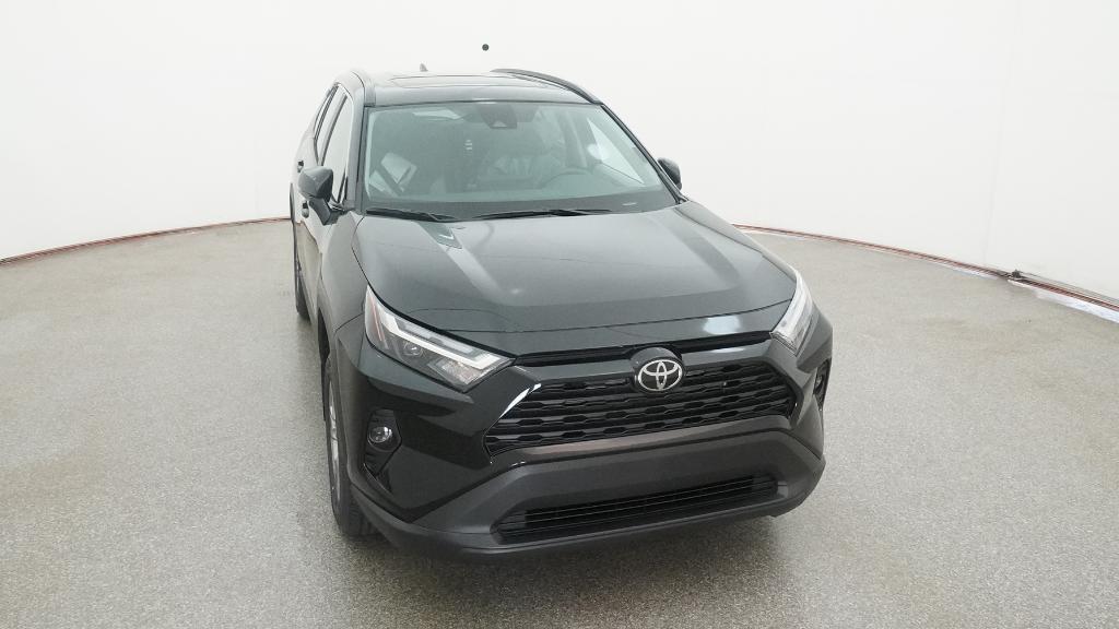 2025 Toyota RAV4 XLE photo 4