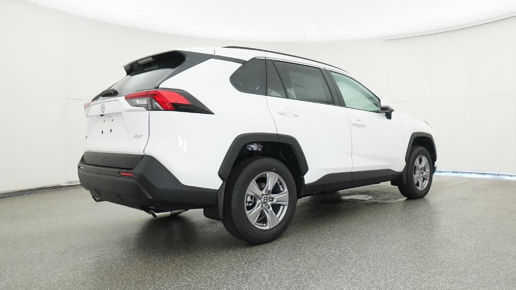 2025 Toyota RAV4 XLE photo 2
