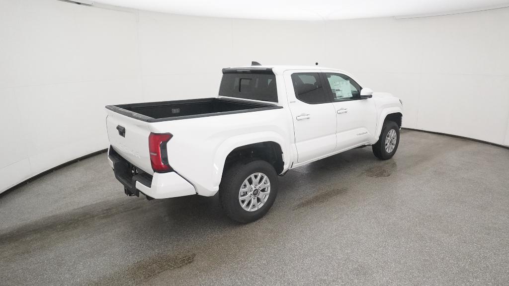 2025 Toyota Tacoma SR5 photo 3