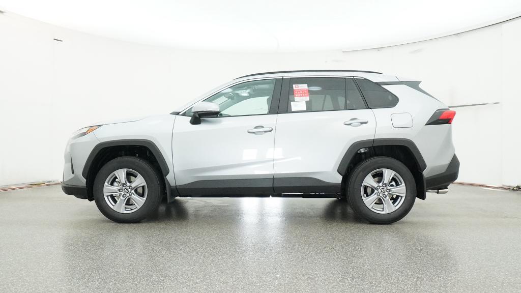 2025 Toyota RAV4 XLE photo 4