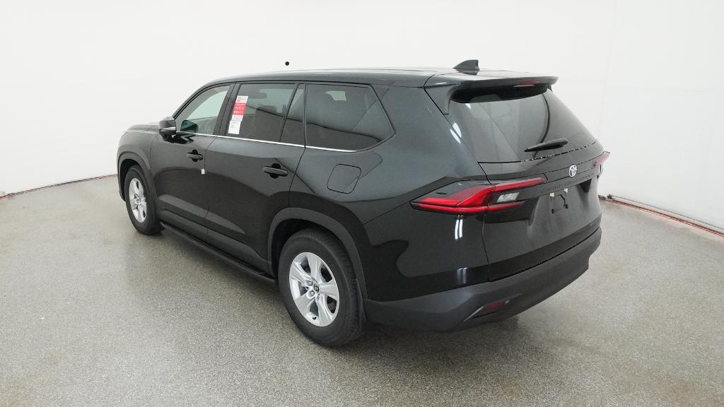 2025 Toyota Grand Highlander LE photo 3