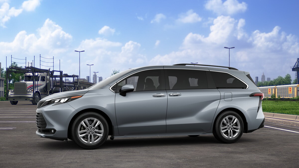 2025 Toyota Sienna XLE photo 3