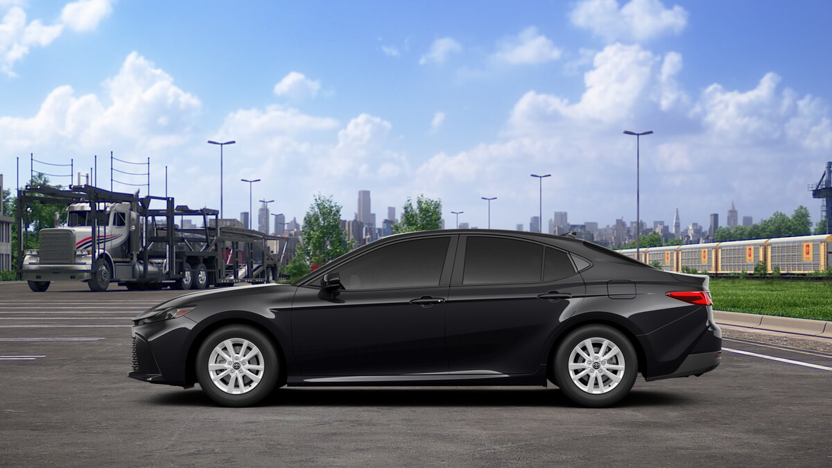 2025 Toyota Camry LE photo 4