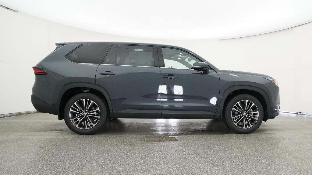 2025 Toyota Highlander Hybrid Platinum photo 3