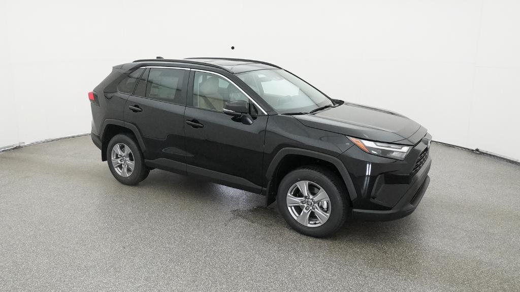 2025 Toyota RAV4 XLE photo 3