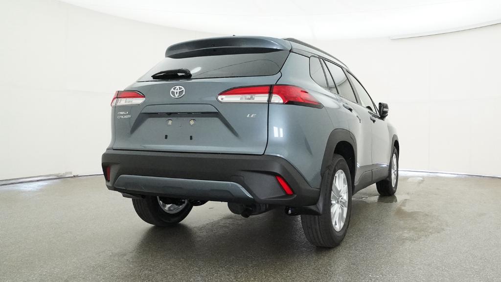 2025 Toyota Corolla Cross LE photo 3