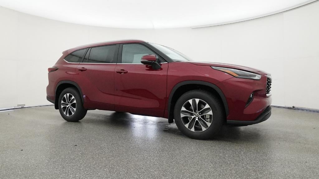 Used 2025 Toyota Highlander XLE SUV