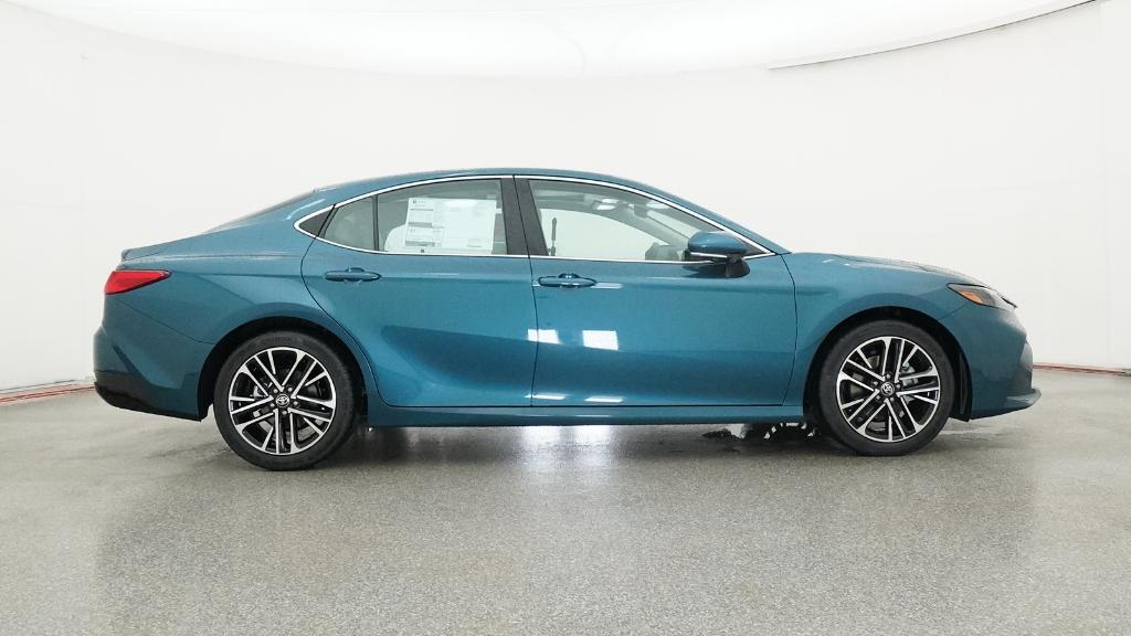 2025 Toyota Camry XLE photo 4