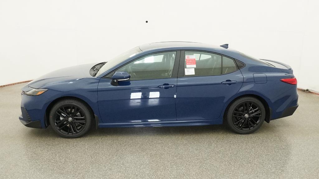 2025 Toyota Camry SE photo 3