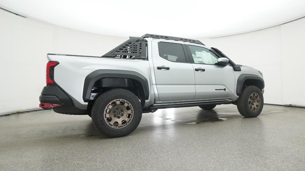 2025 Toyota Tacoma Trailhunter photo 2
