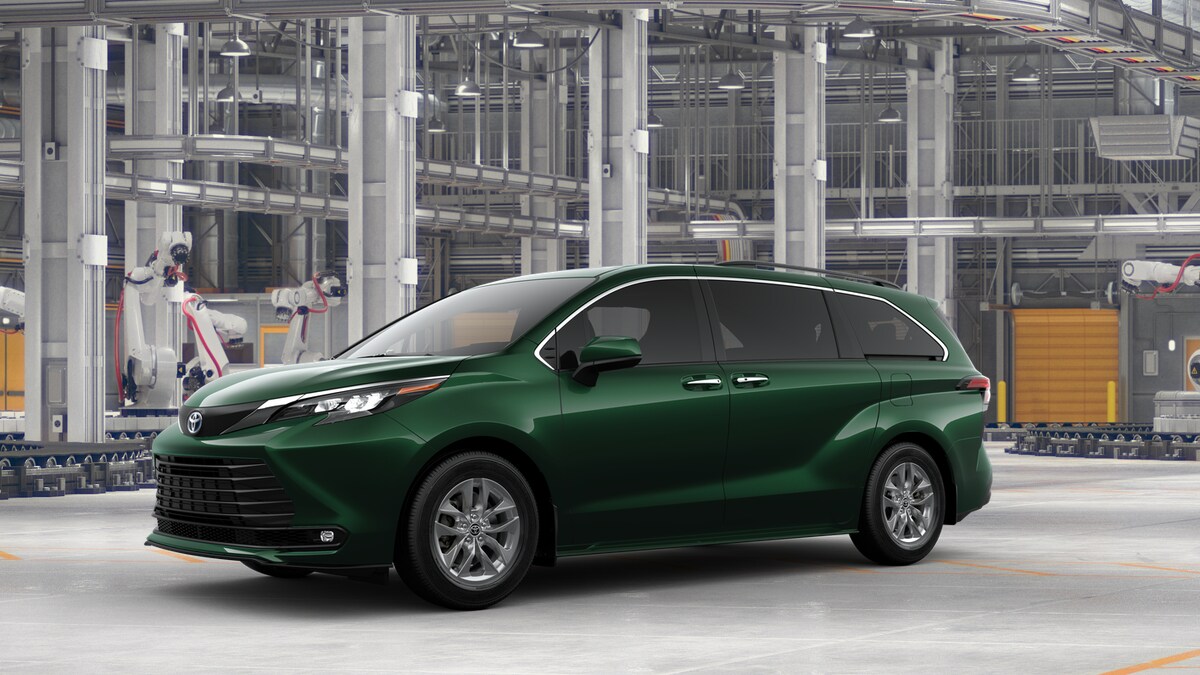 2025 Toyota Sienna XLE photo 2