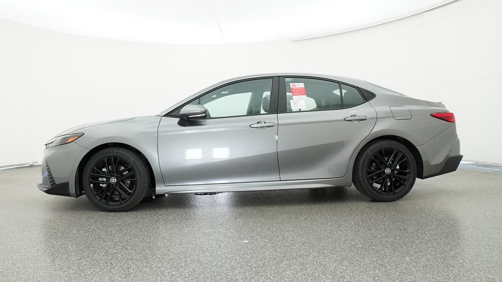 2025 Toyota Camry SE photo 3