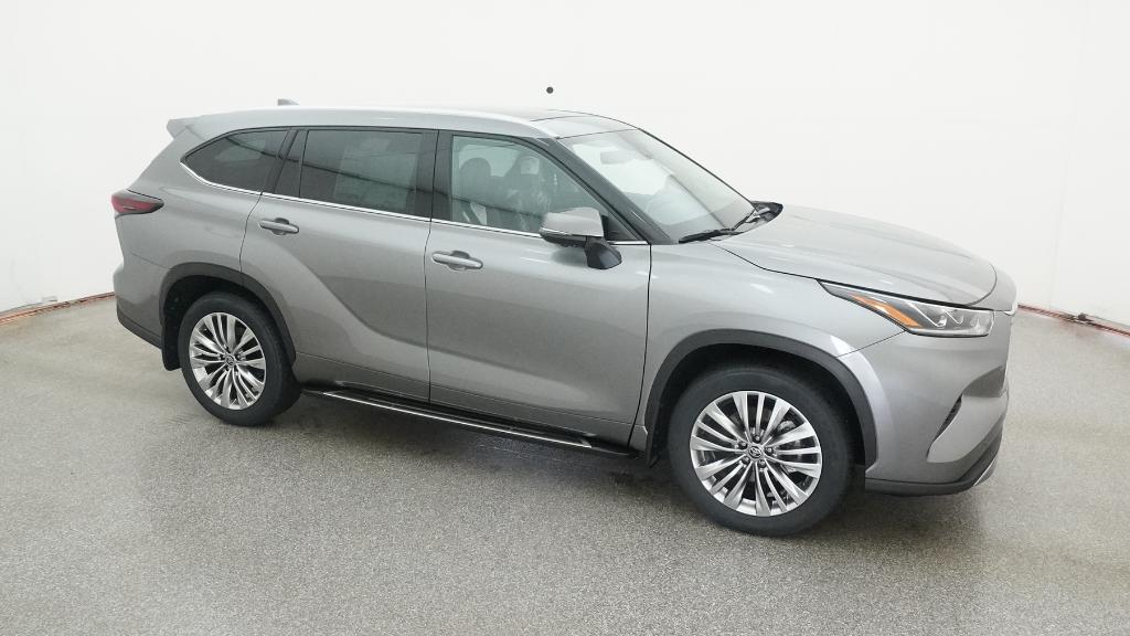 2025 Toyota Highlander Platinum photo 3