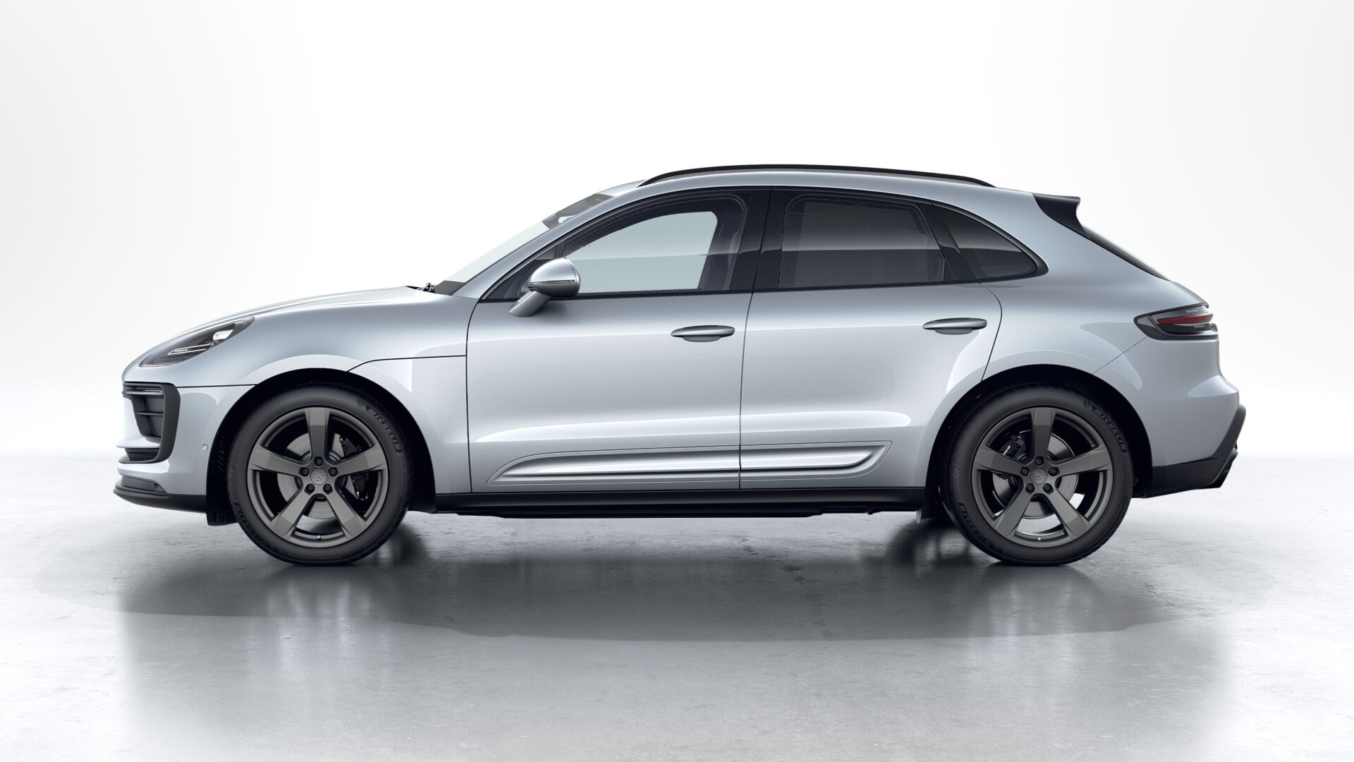 2025 Porsche Macan T photo 2