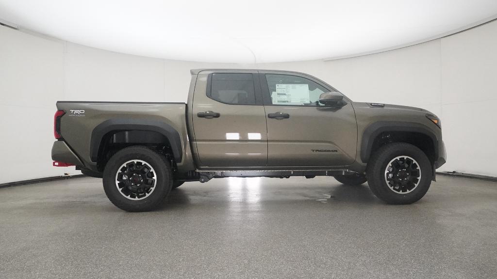 2025 Toyota Tacoma TRD Off-Road 4x4 Double Cab photo 3