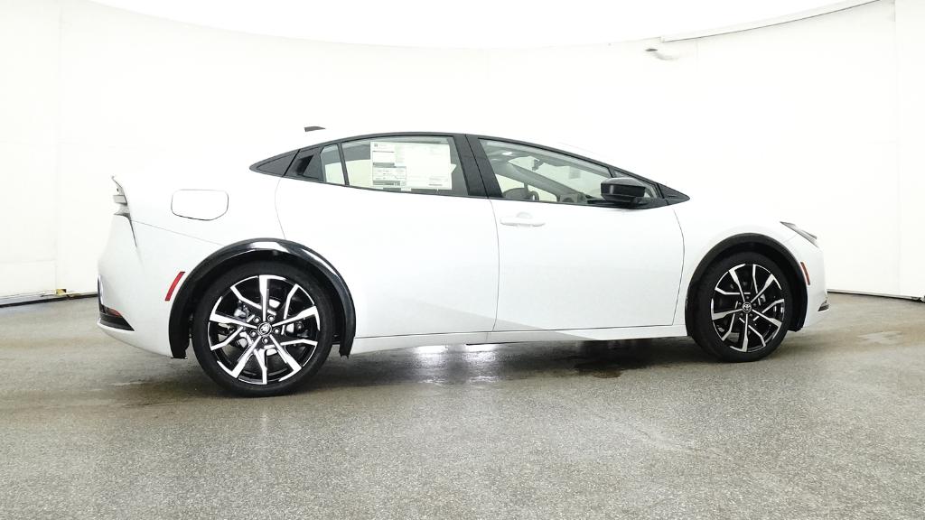 2026 Toyota Prius Plug-in Hybrid XSE photo 2