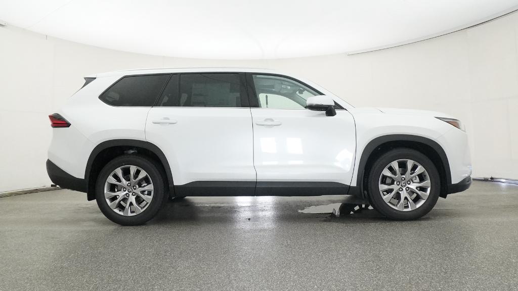 2025 Toyota Grand Highlander Limited photo 3