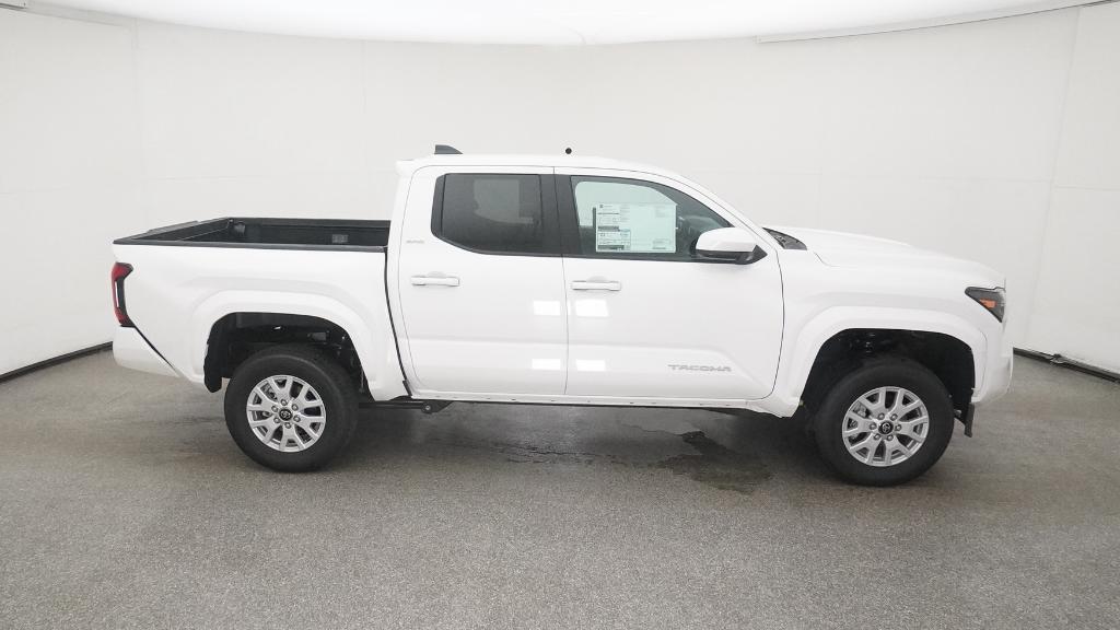 2025 Toyota Tacoma SR5 photo 22