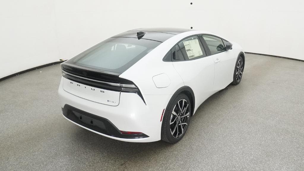 2025 Toyota Prius Plug-in Hybrid XSE photo 3