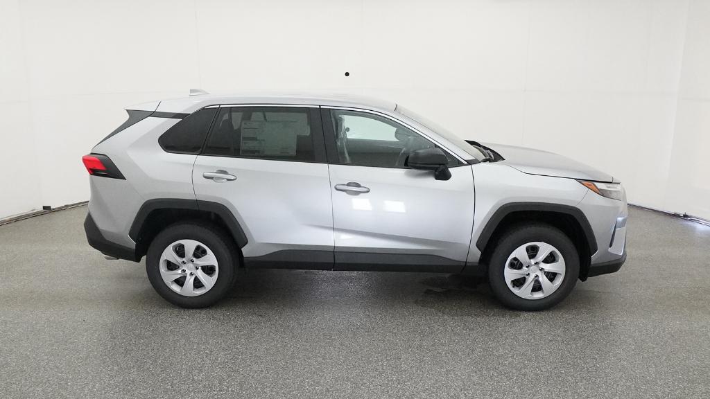 2025 Toyota RAV4 LE photo 4