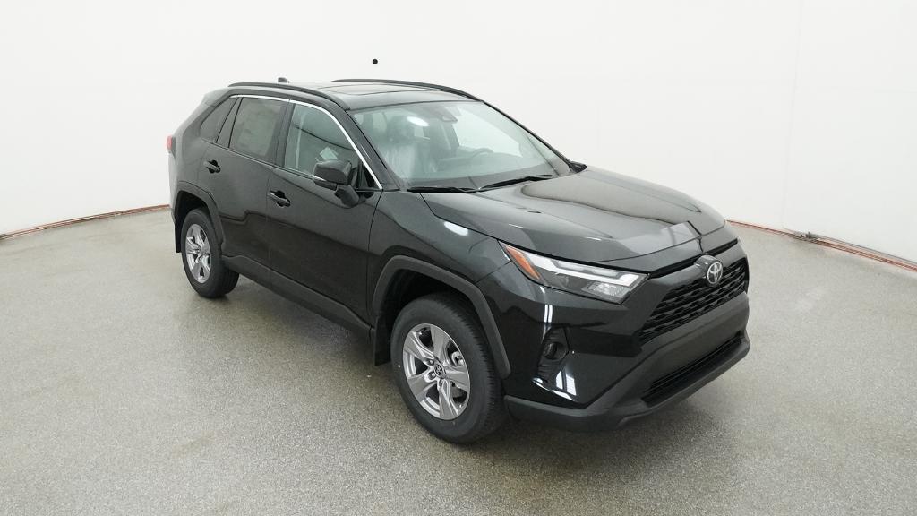 2025 Toyota RAV4 XLE photo 4