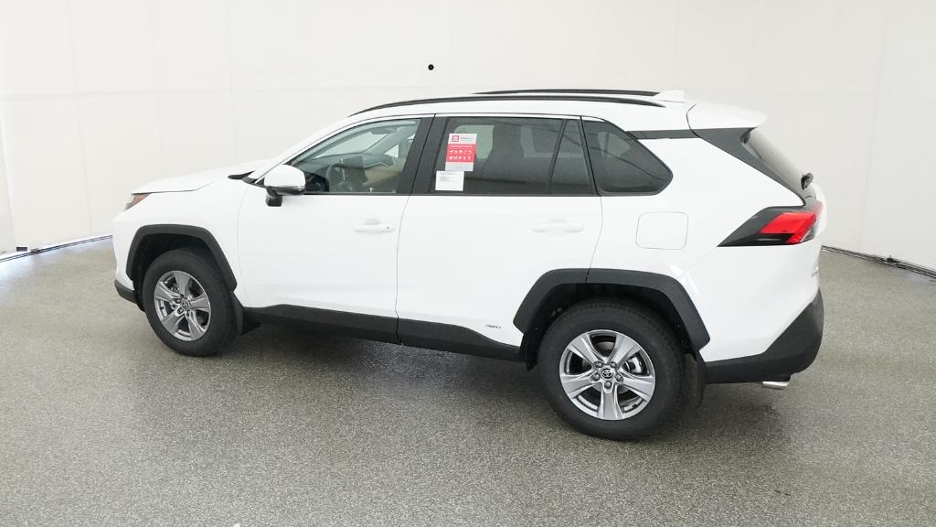 2025 Toyota RAV4 Hybrid XLE photo 2