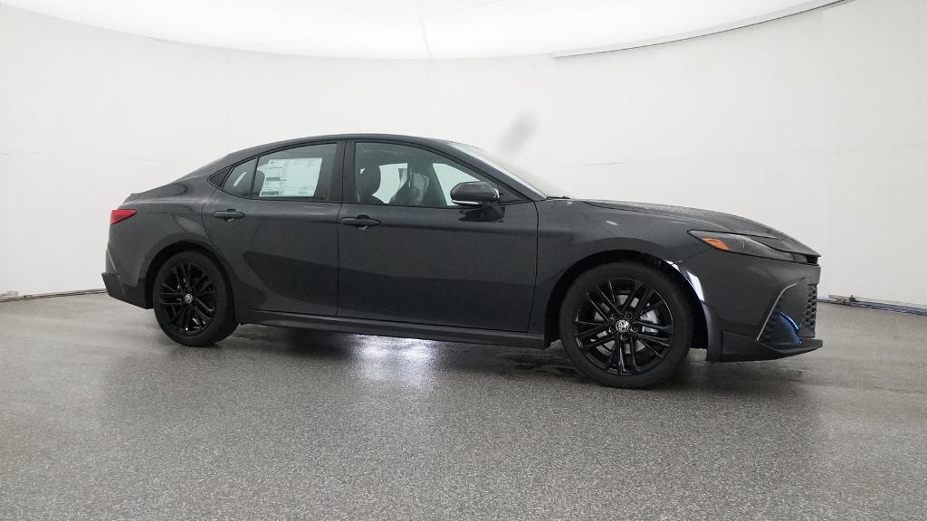 2025 Toyota Camry SE photo 3
