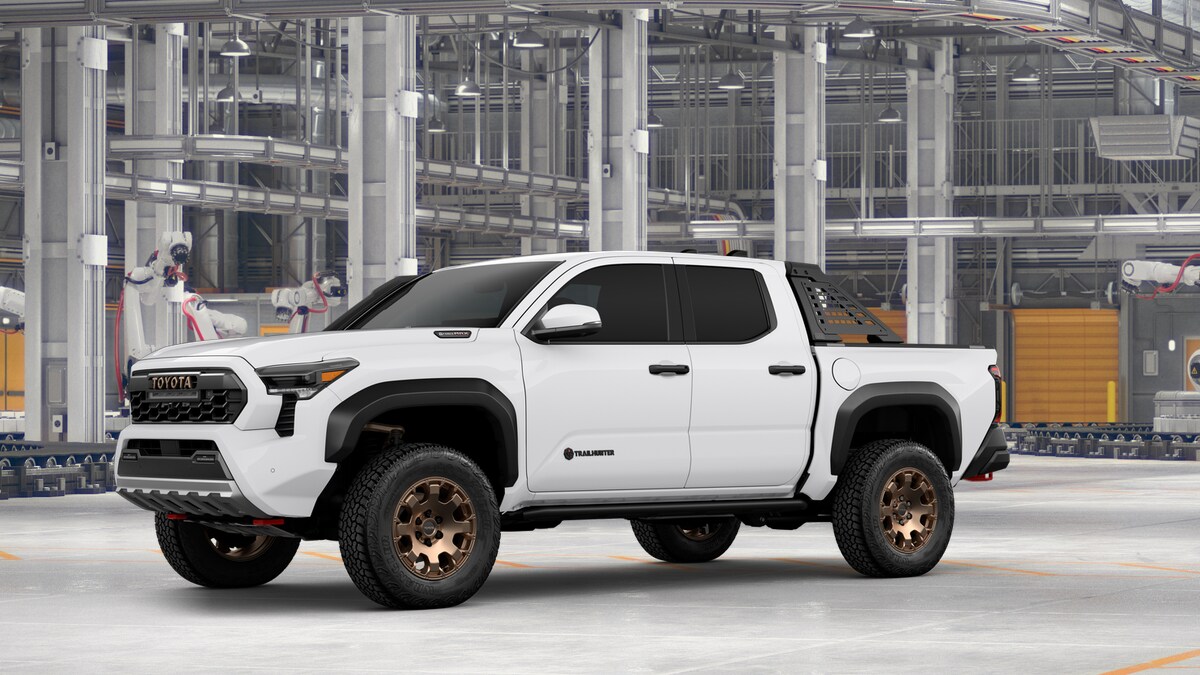 2025 Toyota Tacoma Trailhunter photo 2
