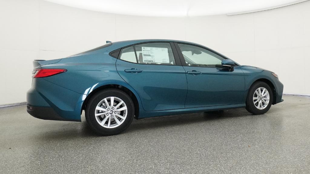 2025 Toyota Camry LE photo 18