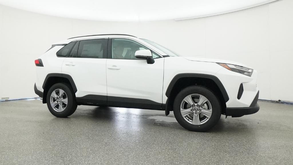 2025 Toyota RAV4 XLE photo 3