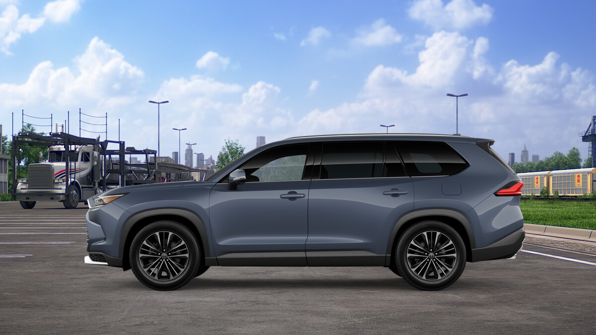 2026 Toyota Highlander Platinum Hybrid photo 4