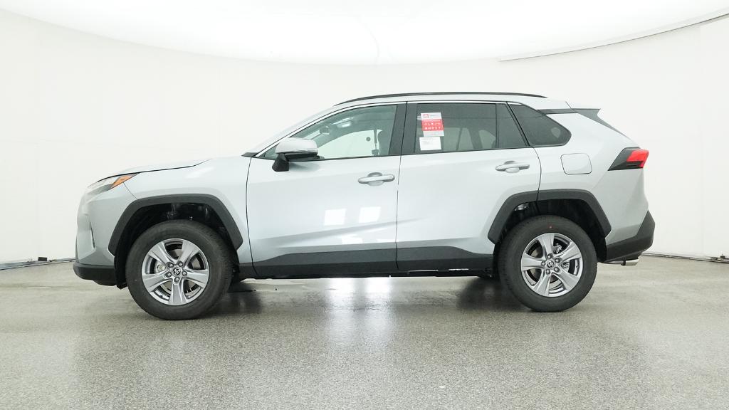 2025 Toyota RAV4 XLE photo 7