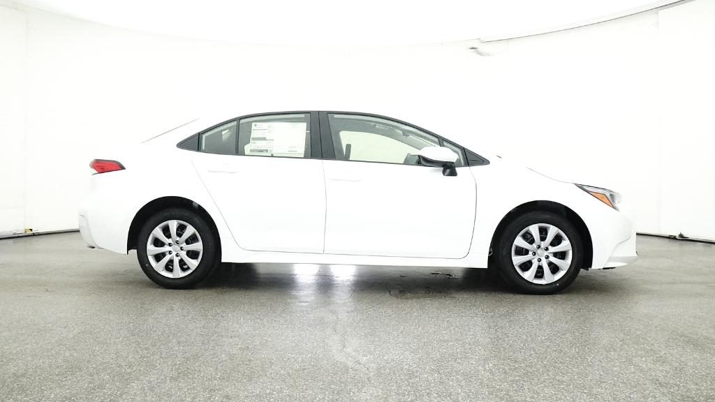 2025 Toyota Corolla Hybrid LE photo 13