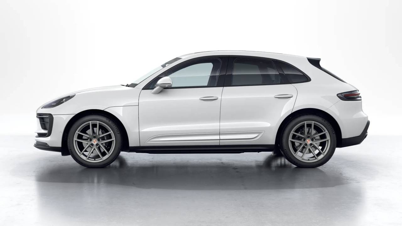 2025 Porsche Macan T photo 2