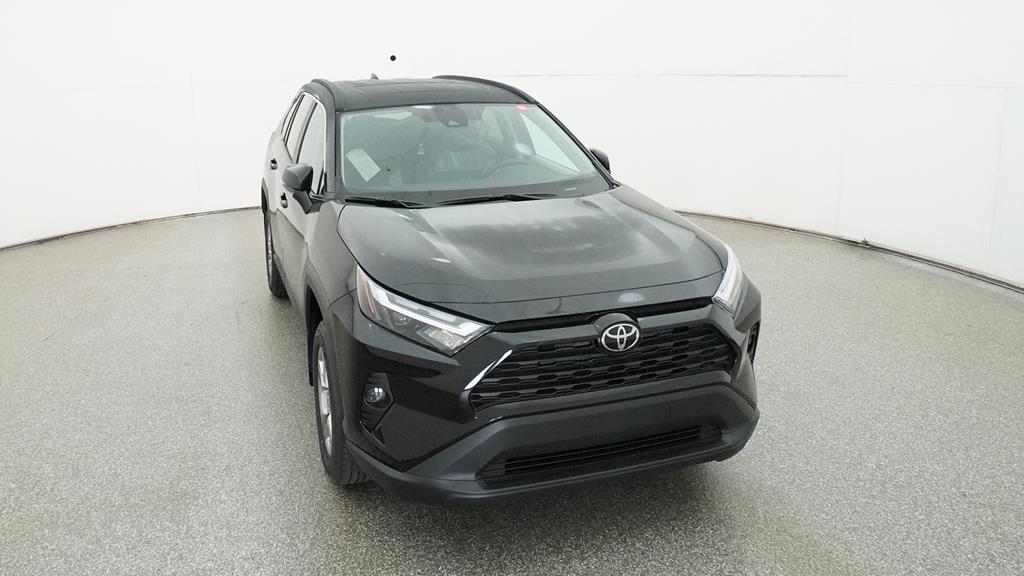 2025 Toyota RAV4 XLE photo 4