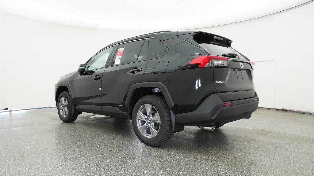 2025 Toyota RAV4 Hybrid XLE photo 4