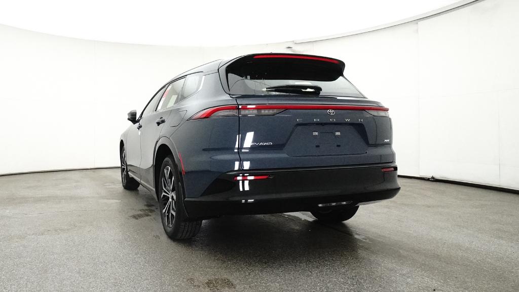 2025 Toyota Crown Signia XLE photo 3