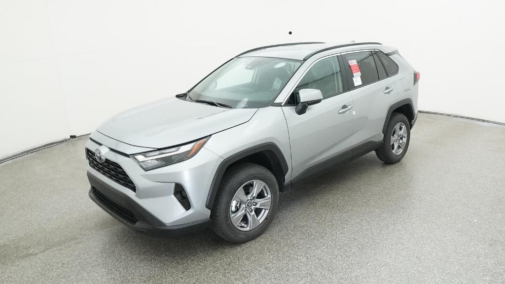 2025 Toyota RAV4 XLE photo 5