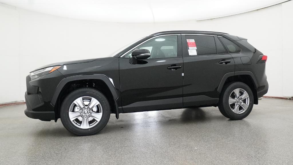 2025 Toyota RAV4 XLE photo 4