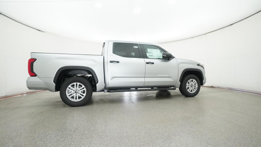 2025 Toyota Tundra SR5 CrewMax photo 4