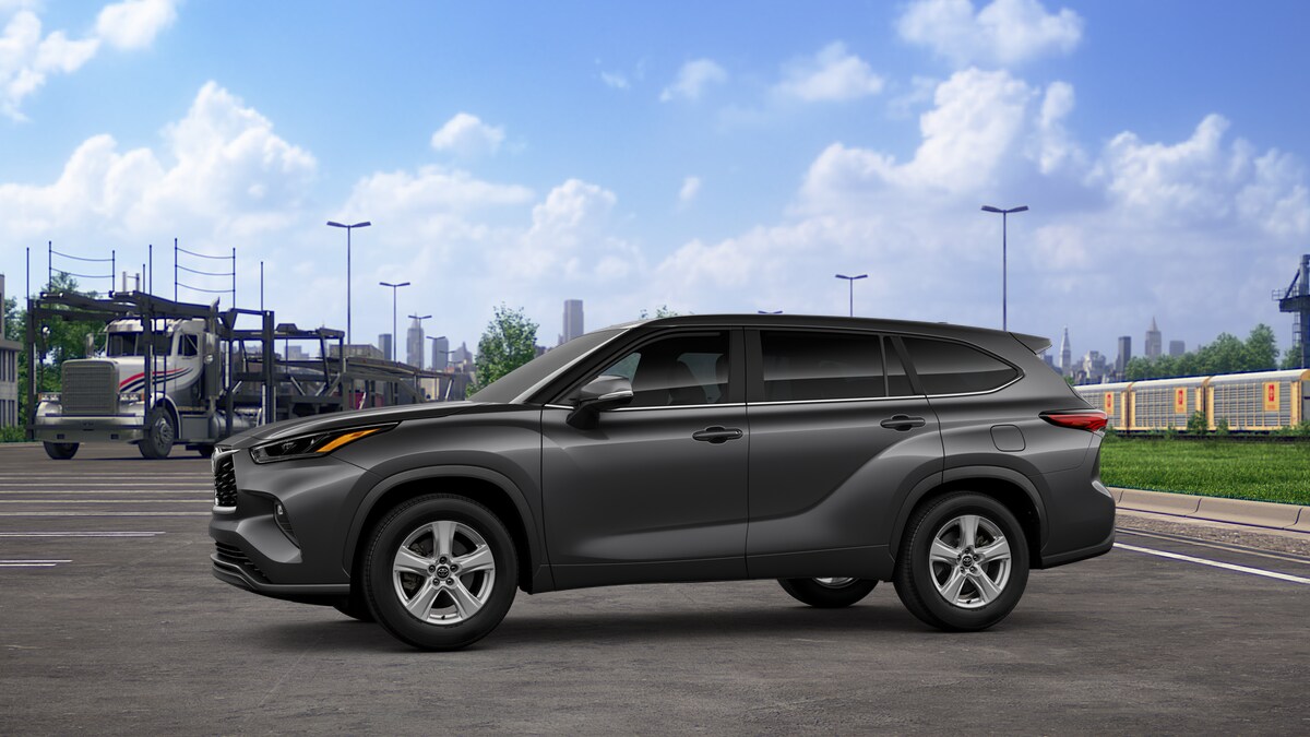 2025 Toyota Highlander LE photo 3