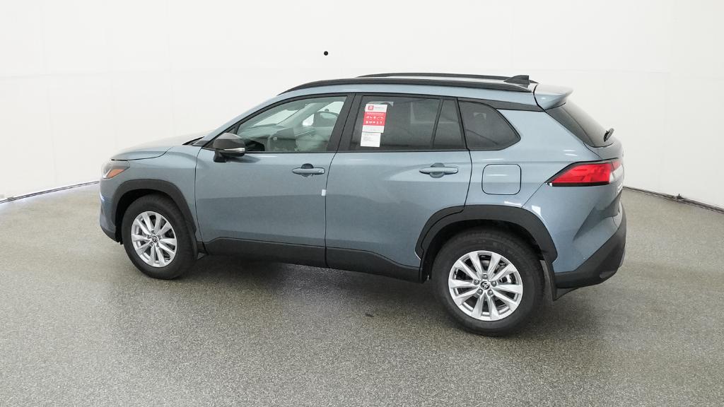 2025 Toyota Corolla Cross LE photo 4