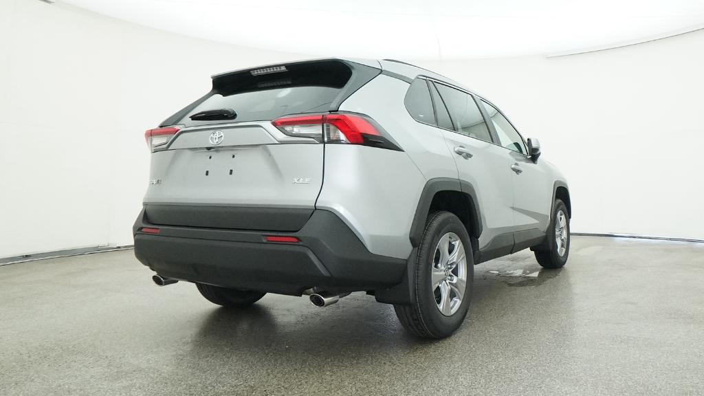 2025 Toyota RAV4 XLE photo 4