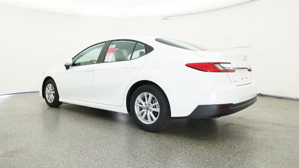 2025 Toyota Camry LE photo 14
