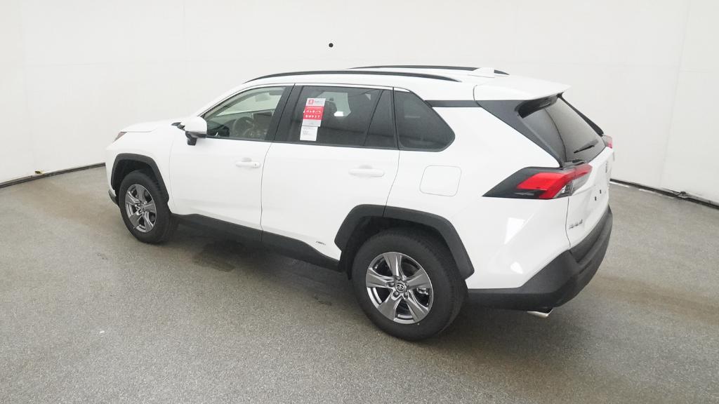2025 Toyota RAV4 Hybrid XLE photo 2