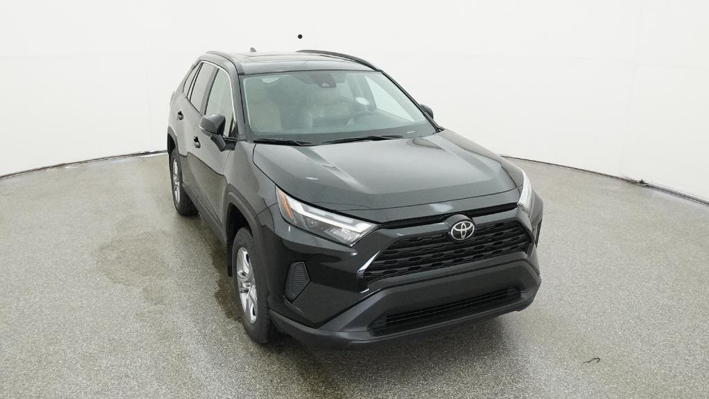2025 Toyota RAV4 XLE photo 4