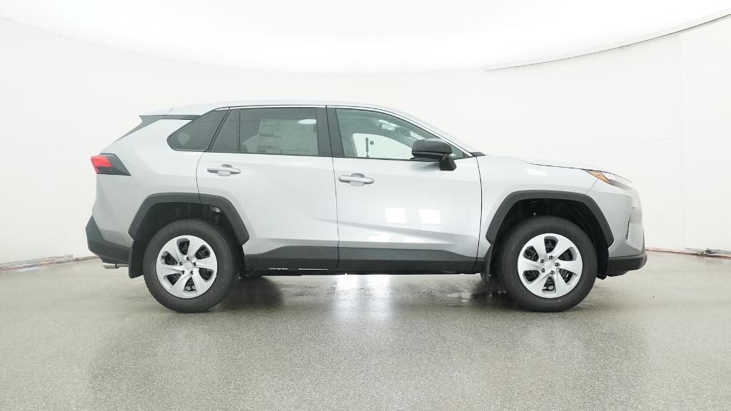 2025 Toyota RAV4 LE photo 4