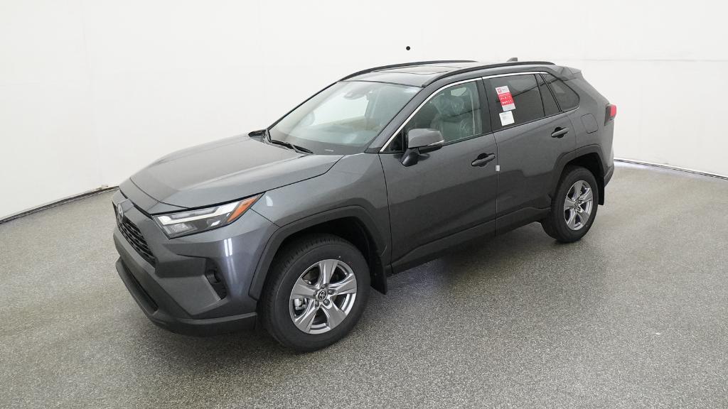 2025 Toyota RAV4 XLE photo 3