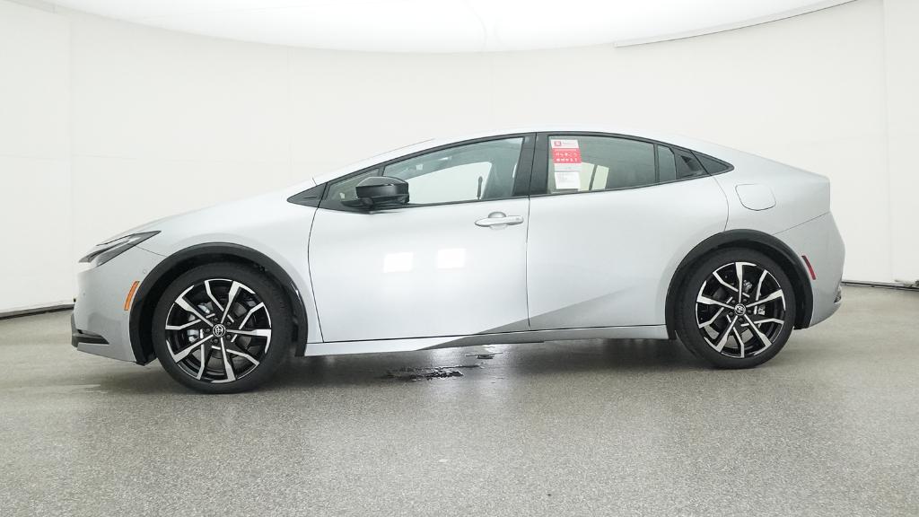 2026 Toyota Prius Plug-in Hybrid XSE Premium photo 2