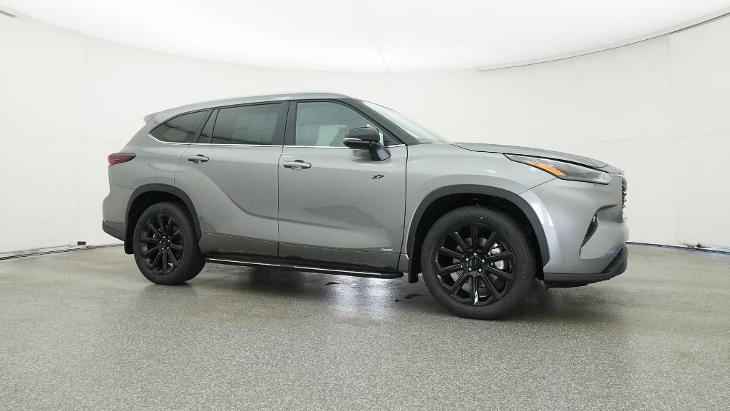2025 Toyota Highlander XLE Limited photo 2